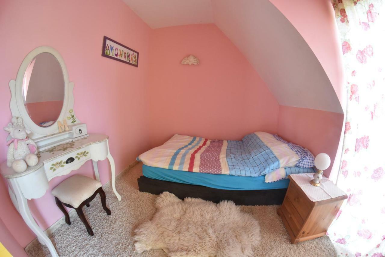 Comfortable House With Garden Manki Экстерьер фото